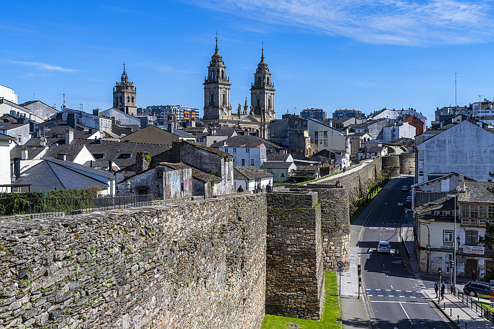 View from the Roman wall of Lugo and its Cathedral, UNESCO World Heritage Site, Lugo, Galicia, Spain, Europe