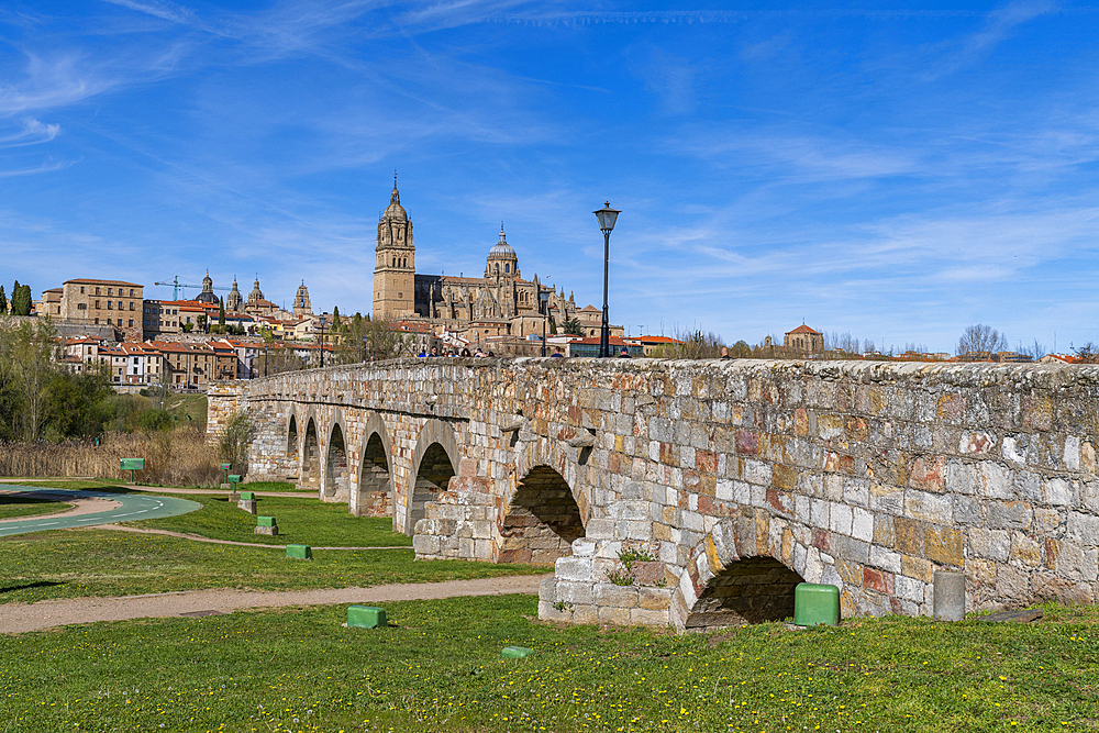 Roman bridge, Salamanca, UNESCO World Heritage Site, Castile and Leon, Spain, Europe