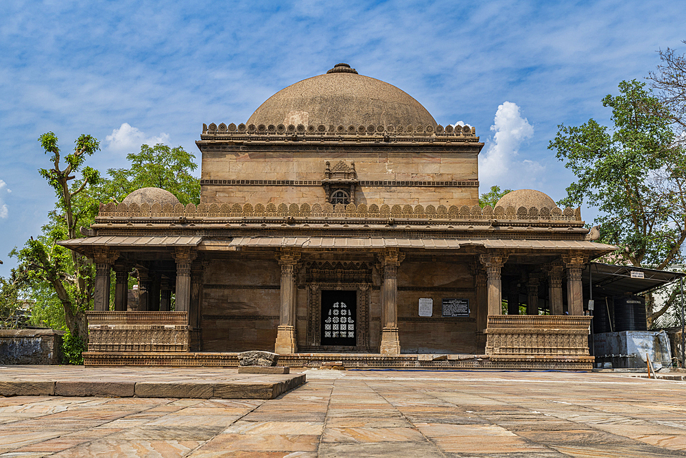 Dai Halima Sultani Mosque, Ahmedabad, Gujarat, India, Asia