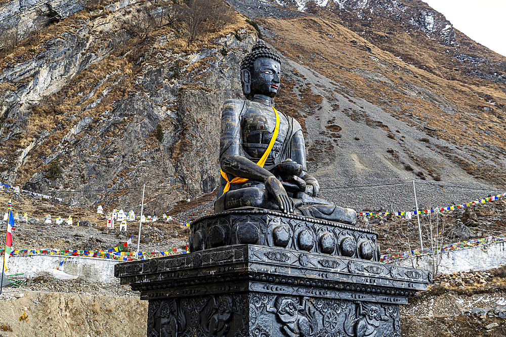 Buddhist stupa in Muktinath valley, Kingdom of Mustang, Himalayas, Nepal, Asia