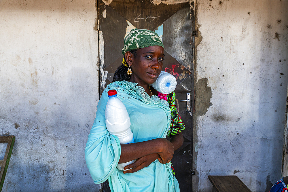 Local sales woman, Garoua, Northern Cameroon, Africa