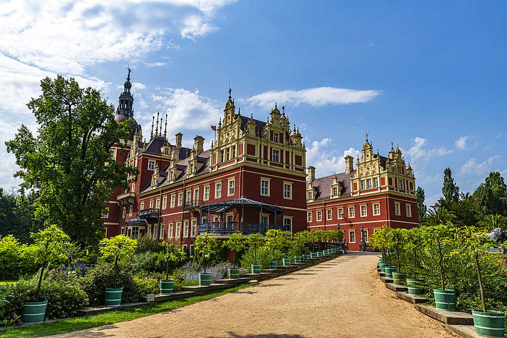 Muskau Castle, Muskau (Muskauer) Park, UNESCO World Heritage Site, Bad Muskau, Saxony, Germany, Europe