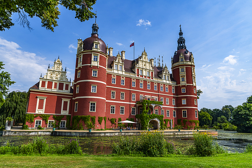 Muskau Castle, Muskau (Muskauer) Park, UNESCO World Heritage Site, Bad Muskau, Saxony, Germany, Europe