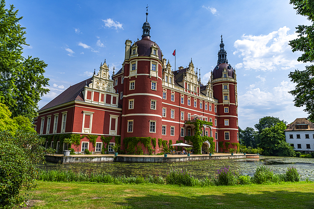 Muskau Castle, Muskau (Muskauer) Park, UNESCO World Heritage Site, Bad Muskau, Saxony, Germany, Europe