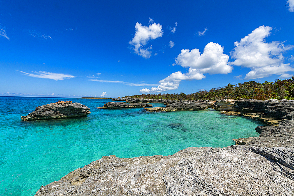 Turquoise rocky bay, Parque Nacional Marino de Punta Frances Punta Pedernales, Isla de la Juventud (Isle of Youth), Cuba, West Indies, Central America