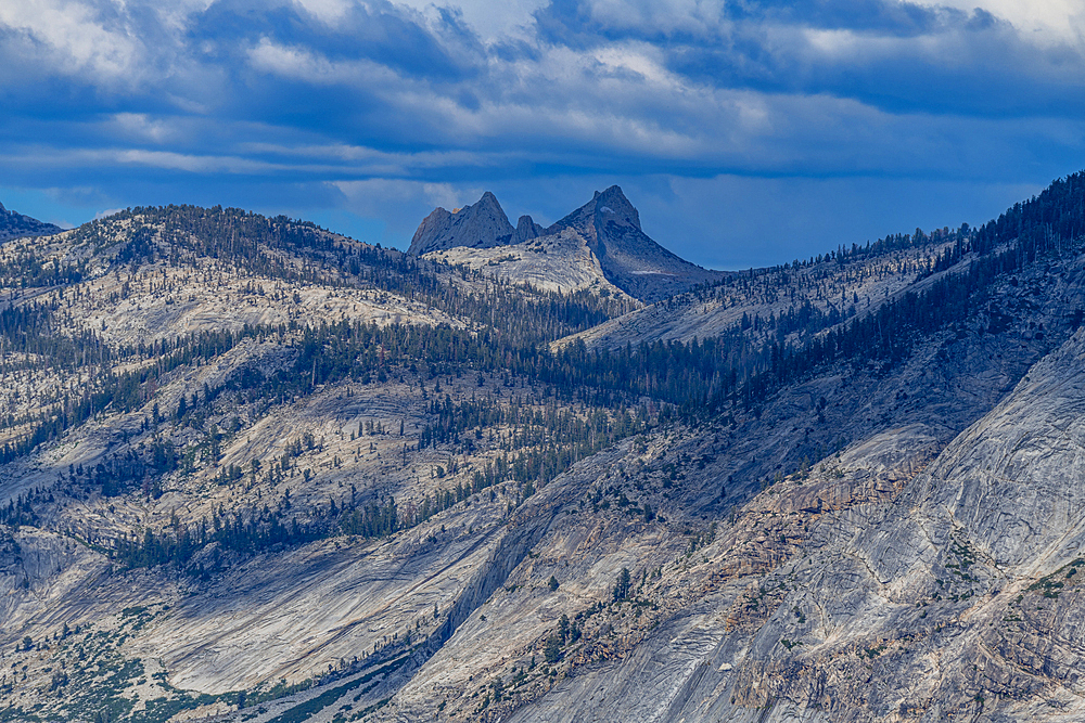 View over the granite peaks of the Yosemite National Park, UNESCO World Heritage Site, California, United States of America, North America