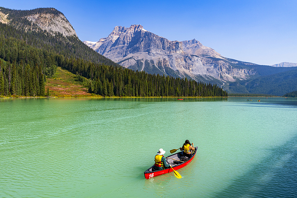 Canoe on Emerald Lake, Yoho National Park, UNESCO World Heritage Site, British Columbia, Canada, North America