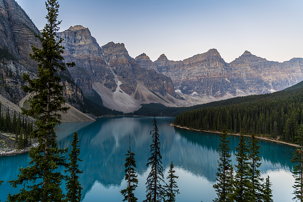 Sunrise at Lake Moraine, Banff National Park, UNESCO World Heritage Site, Alberta, Rocky Mountains, Canada, North America