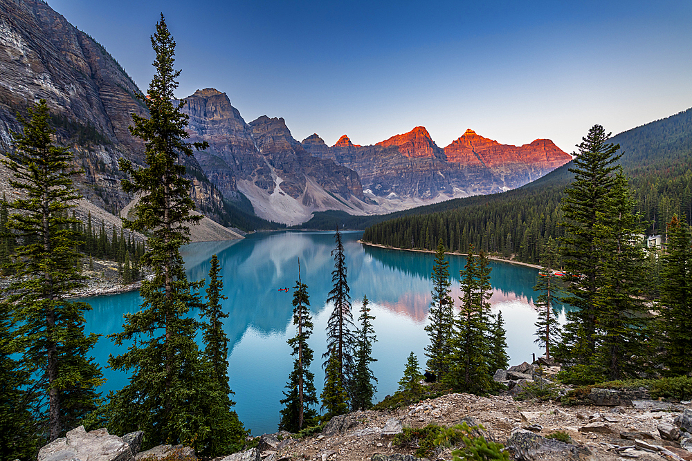 Sunrise at Lake Moraine, Banff National Park, UNESCO World Heritage Site, Alberta, Rocky Mountains, Canada, North America