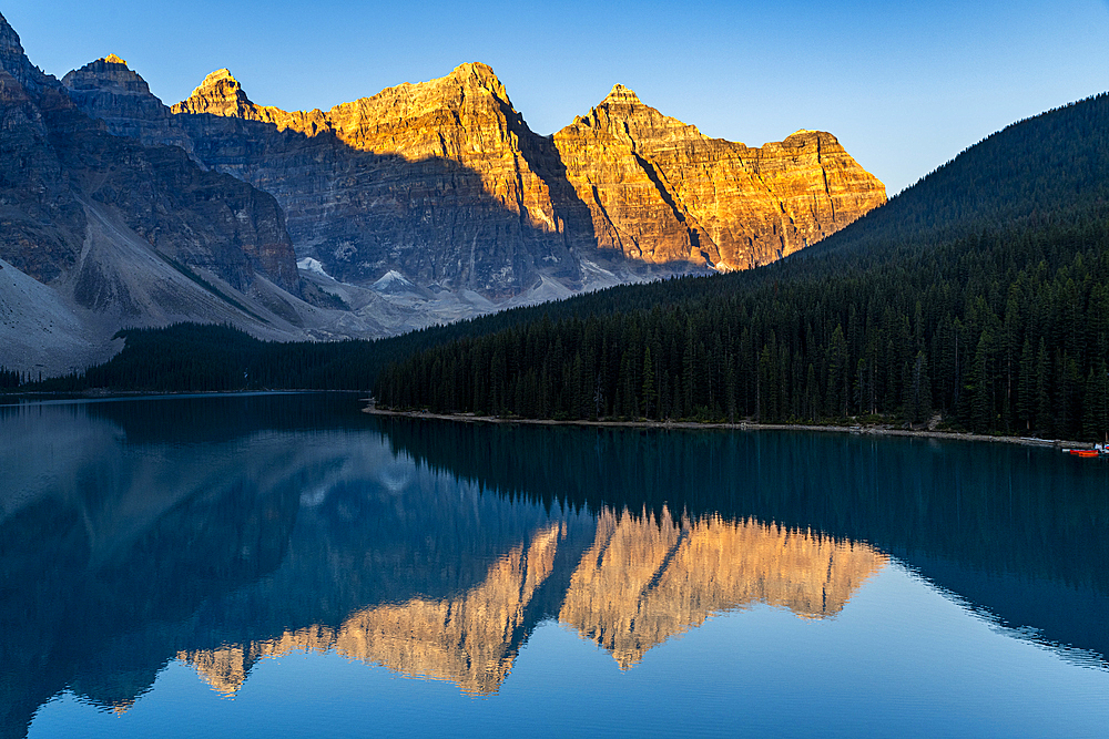 Sunrise at Lake Moraine, Banff National Park, UNESCO World Heritage Site, Alberta, Rocky Mountains, Canada, North America