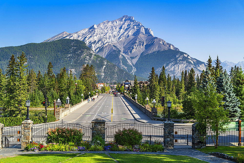 The town of Banff with Cascade Mountain in the background, Alberta, Rocky Mountains, Canada, North America