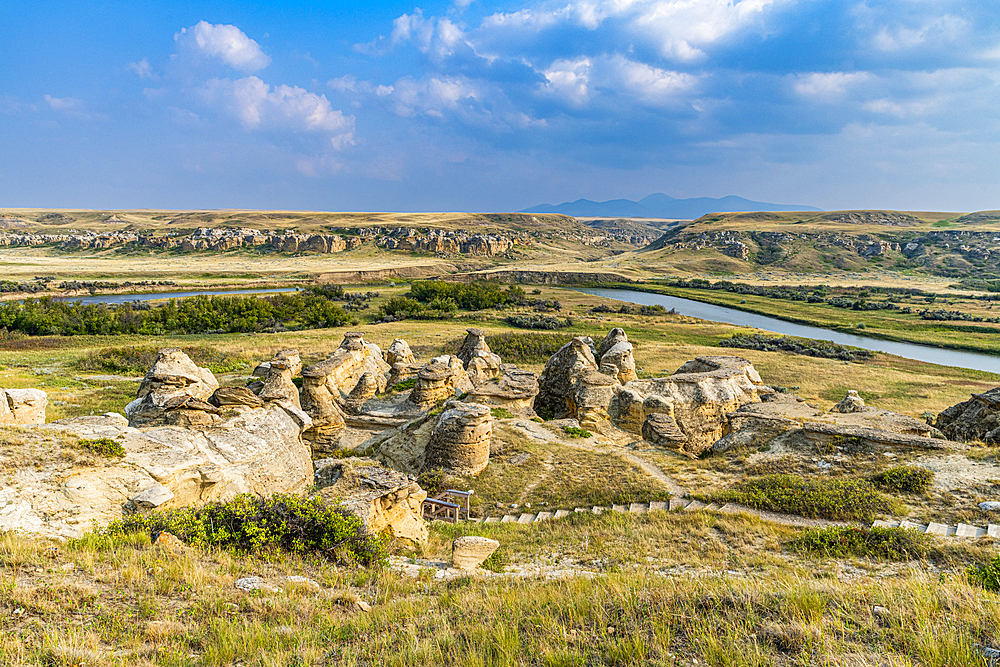 Hoodoos along the Milk River, Writing-on-Stone Provincial Park, UNESCO World Heritage Site, Alberta, Canada, North America