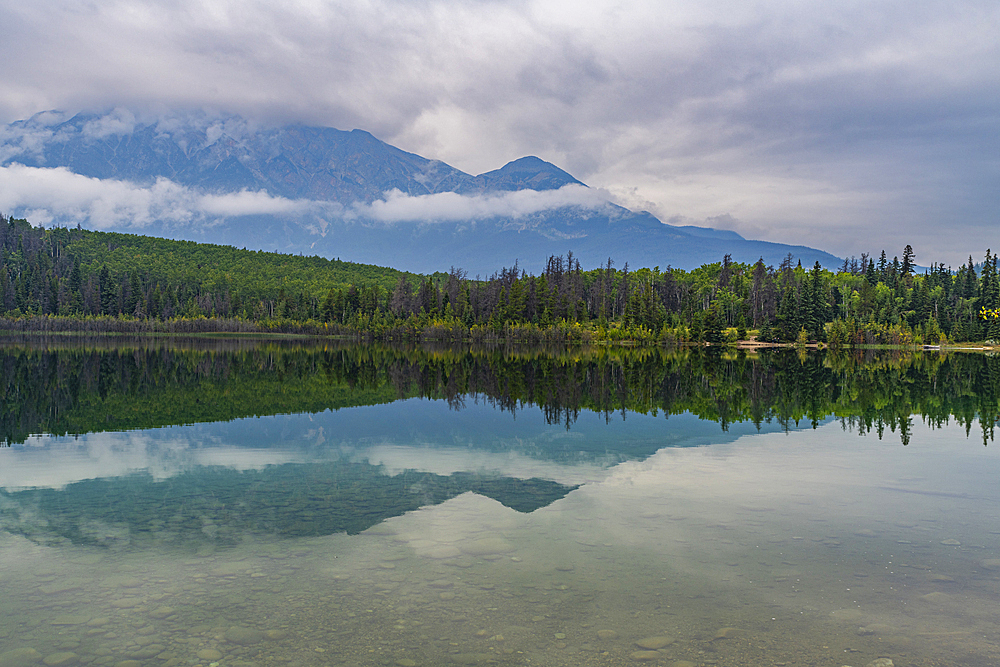 Pyramid Lake, Glacier Parkway, Jasper National Park, UNESCO World Heritage Site, Alberta, Canadian Rockies, Canada, North America