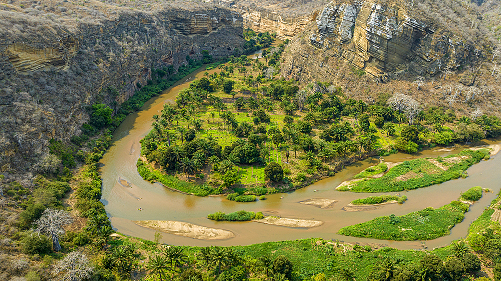 Aerial of the horseshoe bend of the Rio Cubal Canyon, Angola, Africa