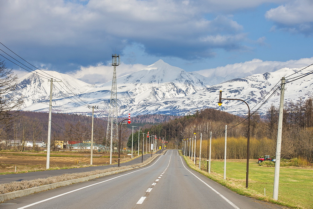 Road leading to the spectacular mountains of the Daisetsuzan National Park, UNESCO World Heritage Site, Hokkaido, Japan, Asia