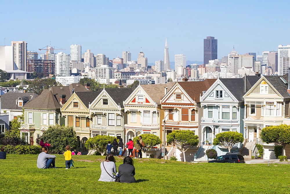 Painted Ladies in Alamo Square, San Francisco, California, United States of America, North America