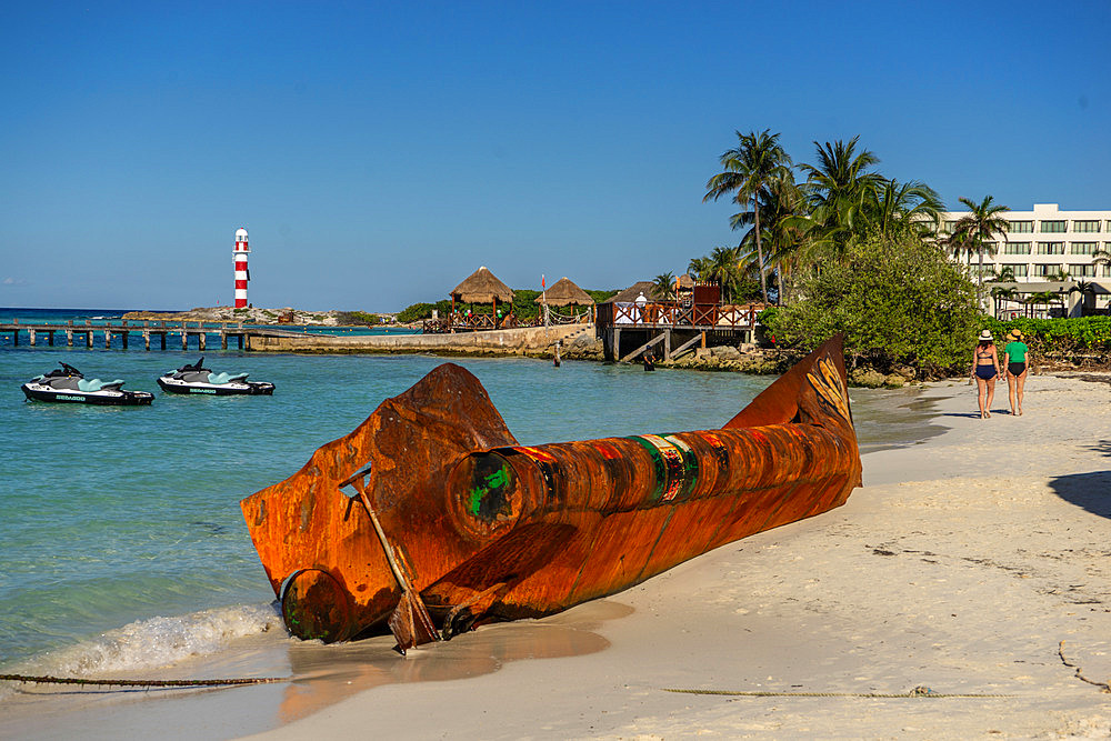 Mexican and foreign tourists in the Caribbean beaches of Cancun, Quintana Roo state,Mexico