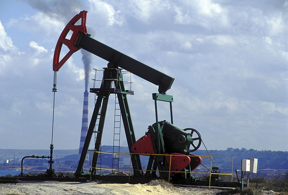 Oil drilling, cuba. Matanzas province