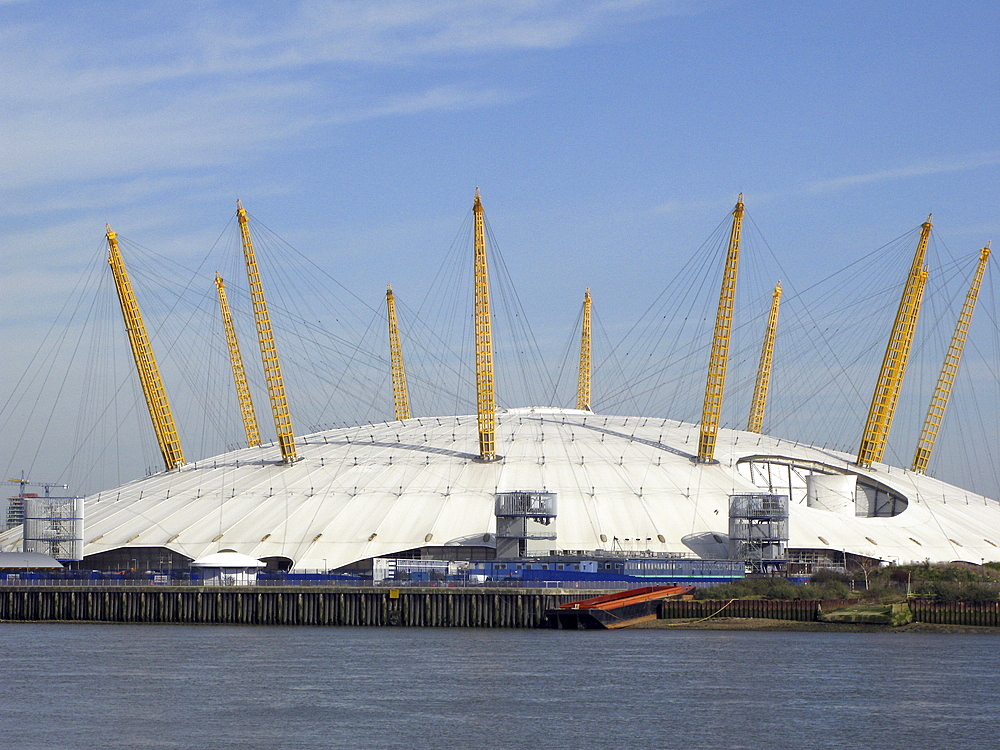 Uk views of the millenium dome from canary wharf, london