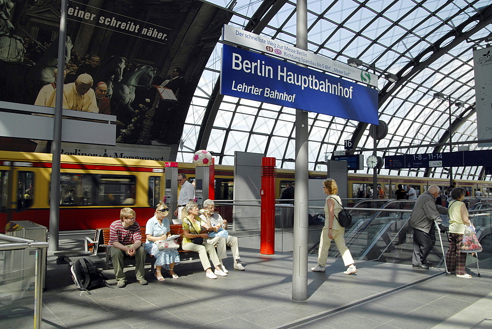 Germany. Interior of hauptbahnhof train terminal in berlin. Photo julio etchart