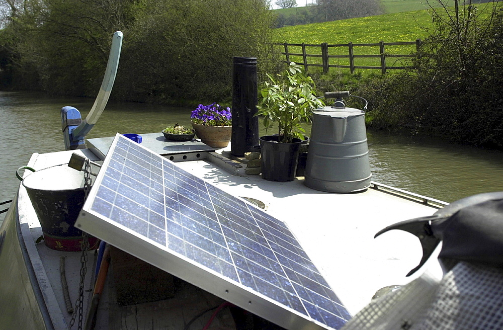 Solar energy, uk. Wiltshire, the kennet and avon canal. Solar power usd on a canal boat