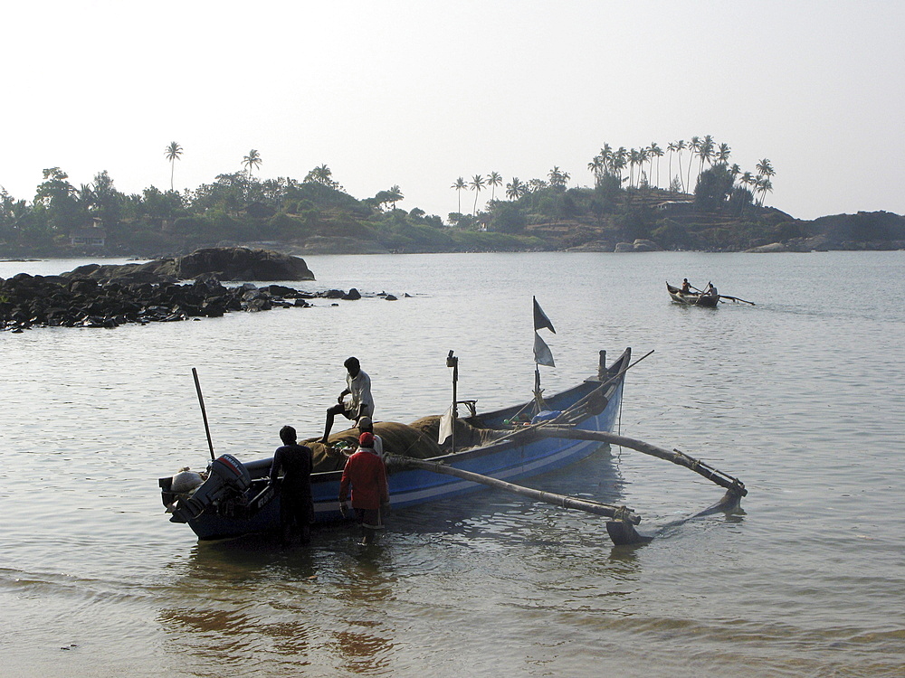 India. Fishermen going to in. Photo julio etchart