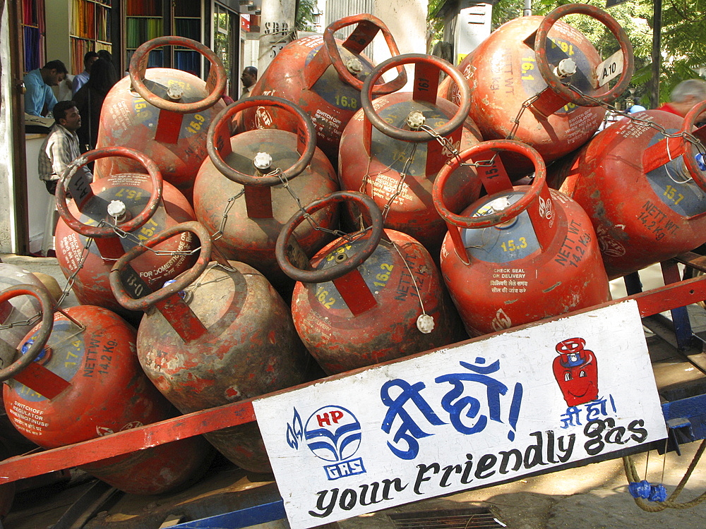 India. Delivering bottled domestic in mumbai. Photo julio etchart