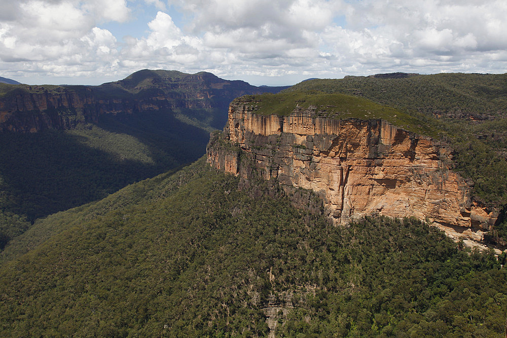 The Hanging Cliffs rock formation at the Blue Mountains National Park, UNESCO World Heritage Site, New South Wales, Australia, Pacific