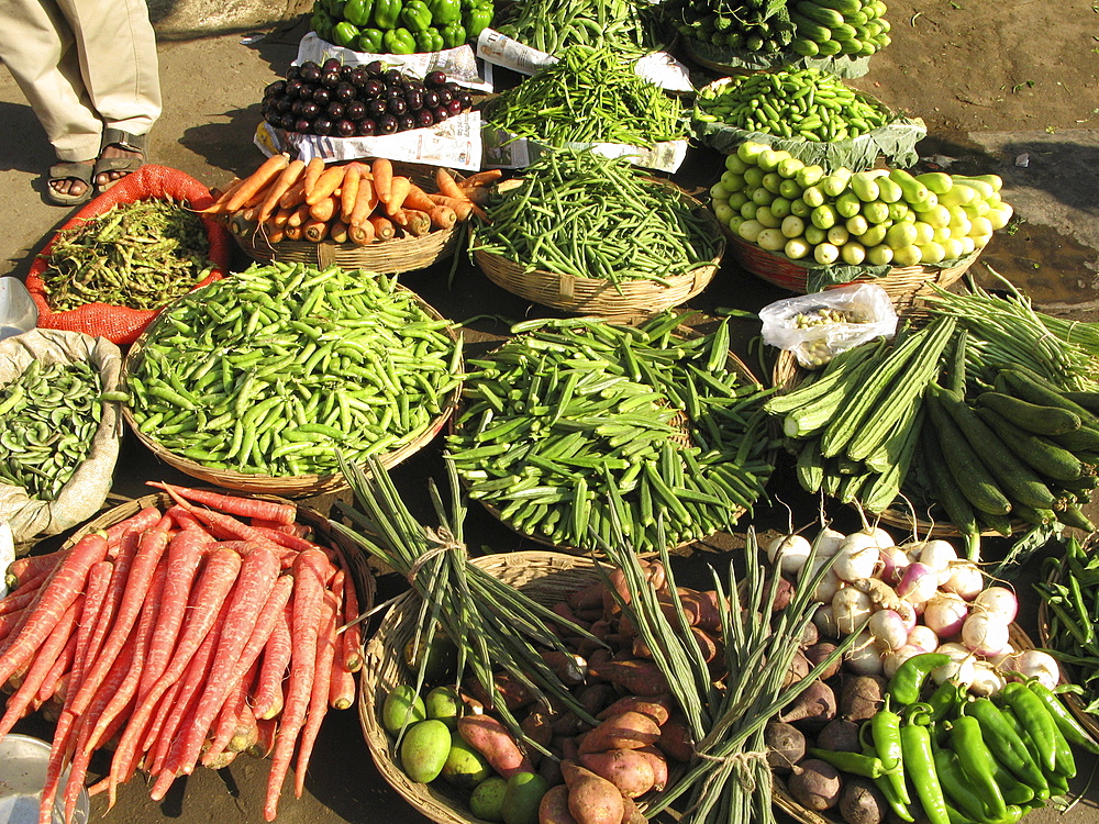 India. Vegetable vendor in colaba market, mumbai