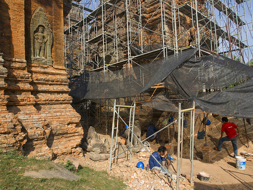 Restoration of ancient temples at Angkor Wat Archaeological Park, UNESCO World Heritage Site, Siem Reap, Cambodia, Indochina, Southeast Asia, Asia