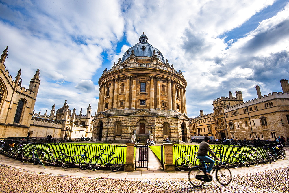 Radcliffe Camera with cyclist, Oxford, Oxfordshire, England, United Kingdom, Europe