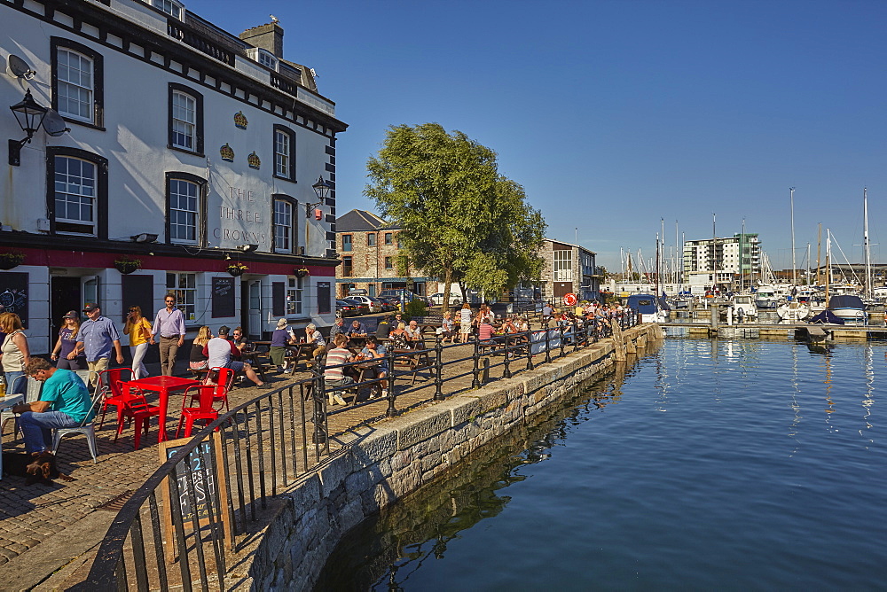 A harbourside pub beside Sutton Harbour in the Barbican, the historic and tourism heart of the city of Plymouth, Devon, England, United Kingdom, Europe