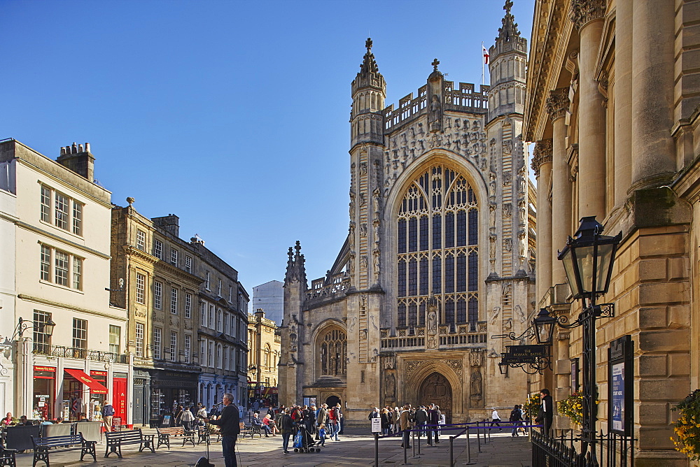 Bath Abbey and the Roman Baths, on the right, the very epicentre of the city of Bath, UNESCO World Heritage Site, Somerset, England, United Kingdom, Europe