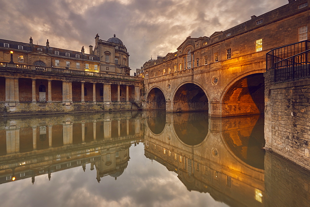 A dusk view of the unique 18th century Pulteney Bridge spanning the River Avon, in the heart of Bath, UNESCO World Heritage Site, Somerset, England, United Kingdom, Europe