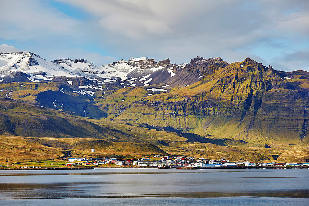 A classically rugged landscape overshadows the town of Grundarfjordur, on the Snaefellsnes peninsula, western Iceland, Polar Regions