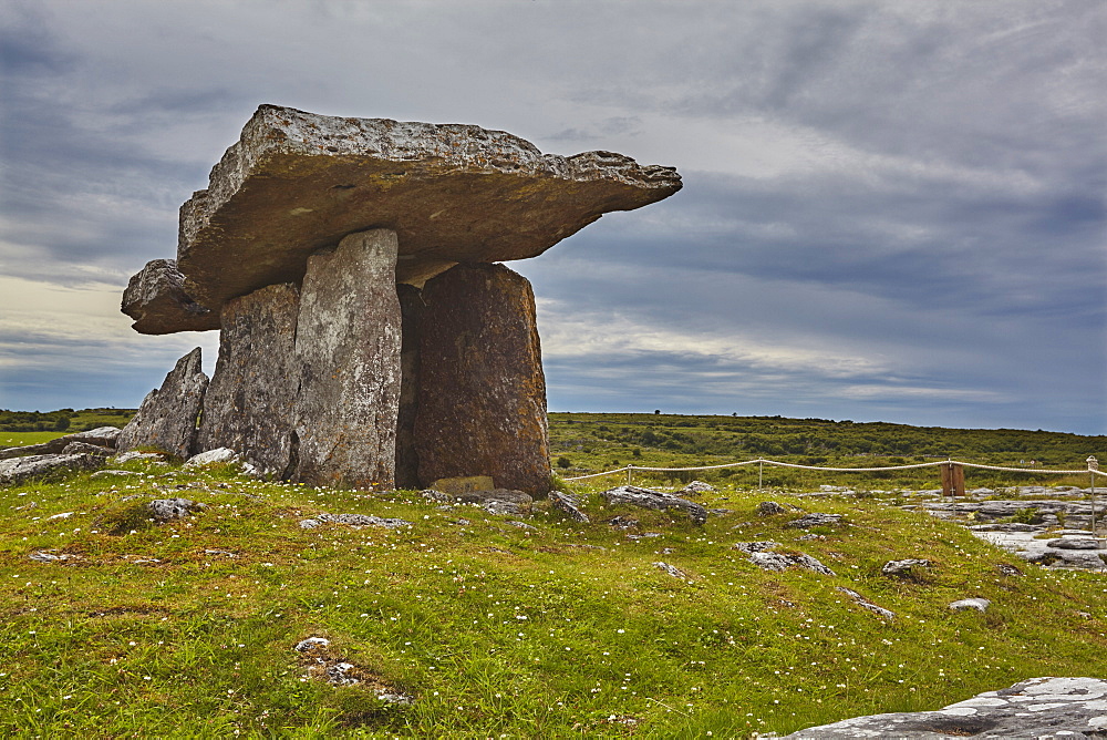 The Poulnabrone dolmen, prehistoric slab burial chamber, The Burren, County Clare, Munster, Republic of Ireland, Europe