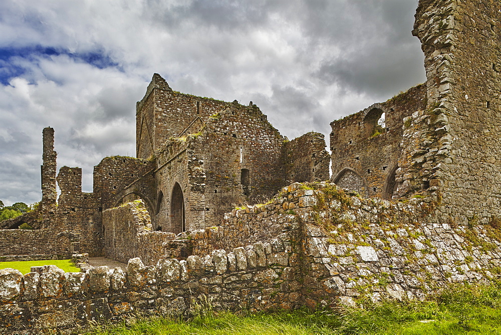 The ruins of Hore Abbey, near the ruins of the Rock of Cashel, Cashel, County Tipperary, Munster, Republic of Ireland, Europe