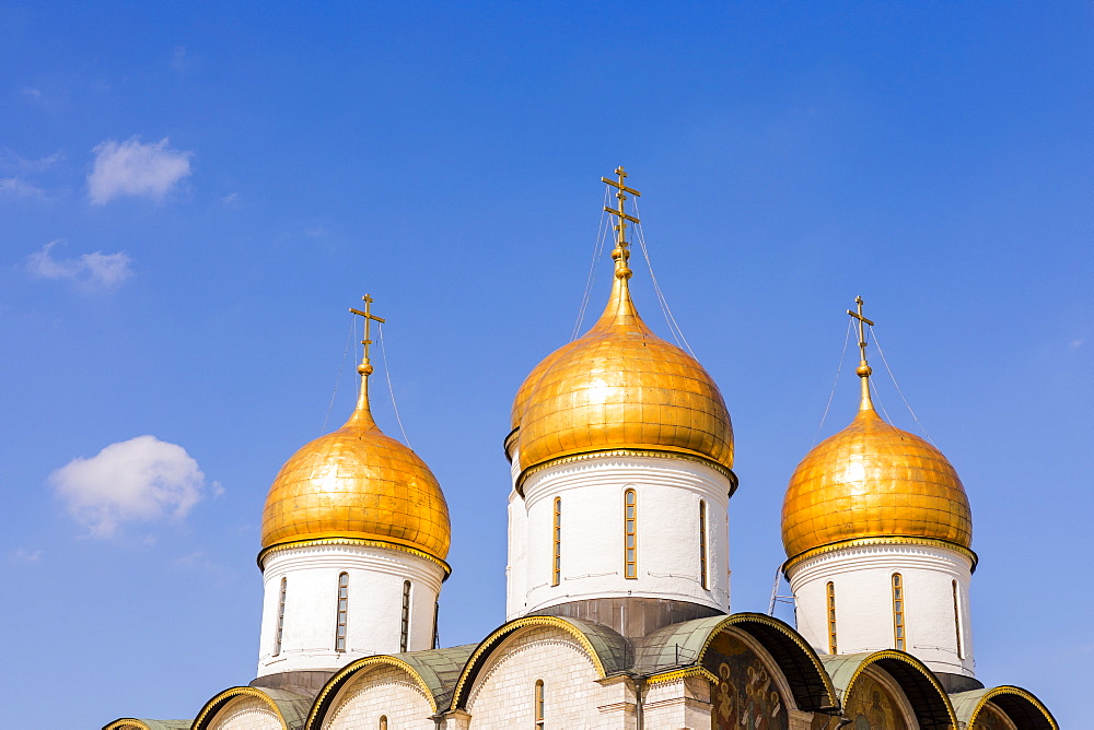 The domes of the The Cathedral of the Annunciation inside the Kremlin, UNESCO World Heritage Site, Moscow, Russia, Europe