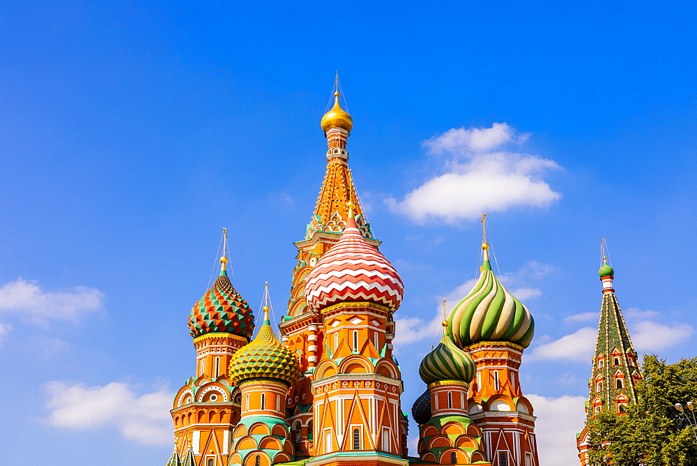 The Cathedral of Vasily the Blessed (St. Basil's Cathedral), Red Square, UNESCO World Heritage Site, Moscow, Russia, Europe