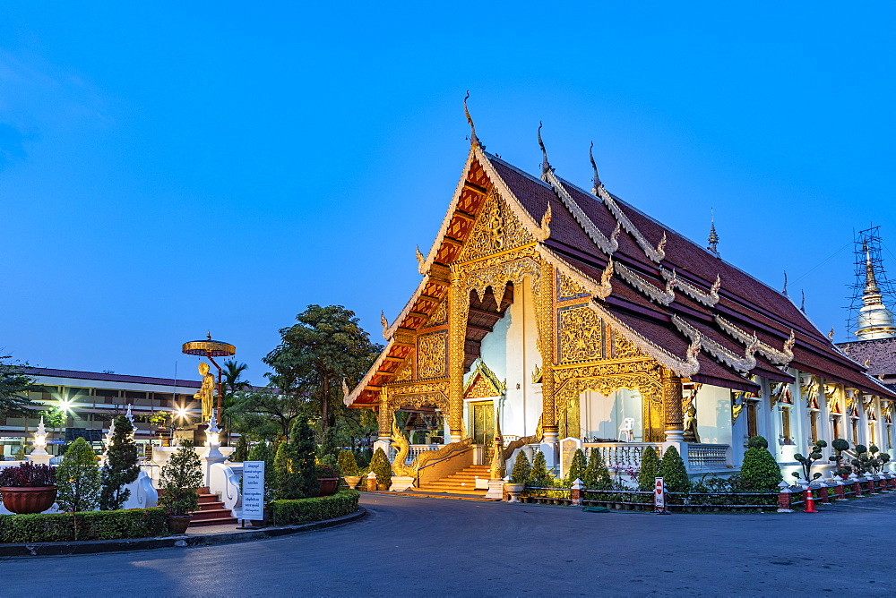 Wat Phra Singh (Gold Temple) at night, Chiang Mai, Northern Thailand, Thailand, Southeast Asia, Asia