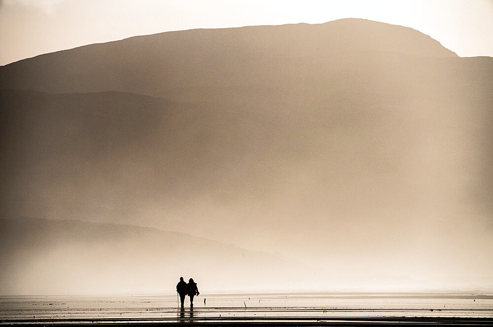 Couple taking a Sunday afternoon walk on Traigh Eais, Barra, Outer Hebrides, Scotland, United Kingdom, Europe