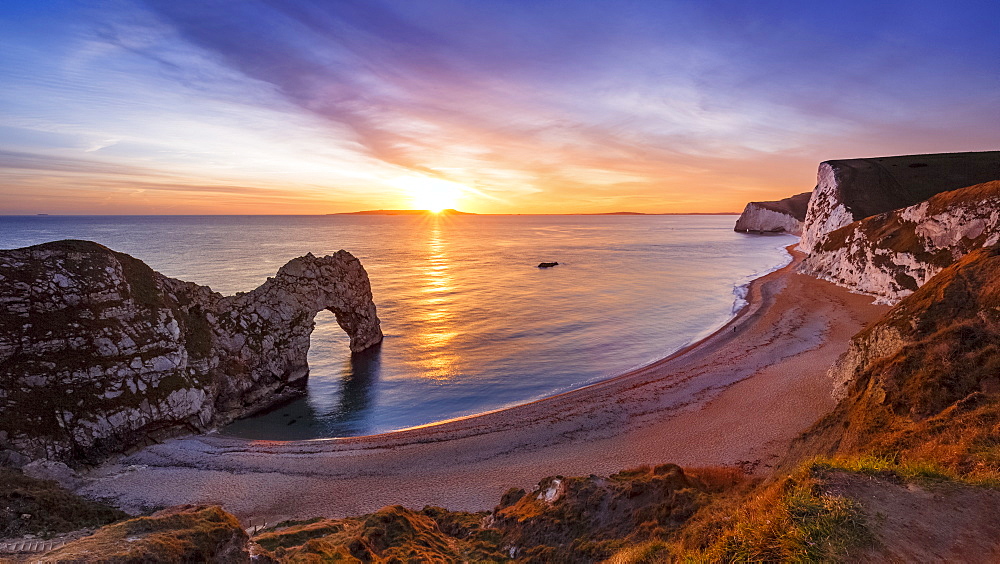 A winter's sunset over Durdle Door on the Jurassic Coast, UNESCO World Heritage Site, Dorset, England, United Kingdom, Europe