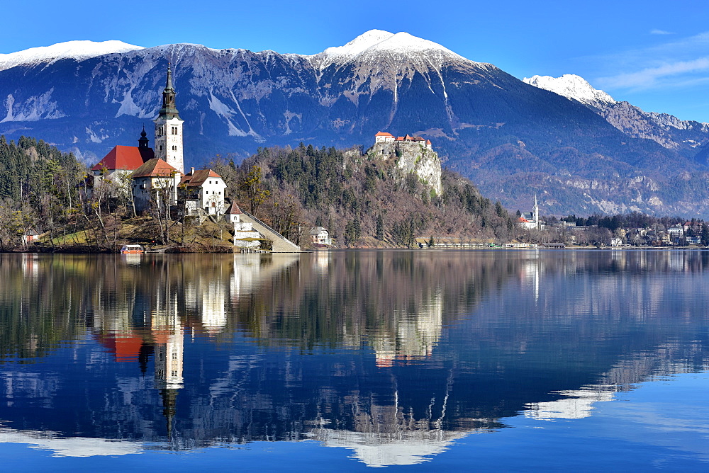 Lake Bled with Santa Maria Church (Church of Assumption), Gorenjska, Julian Alps, Slovenia, Europe