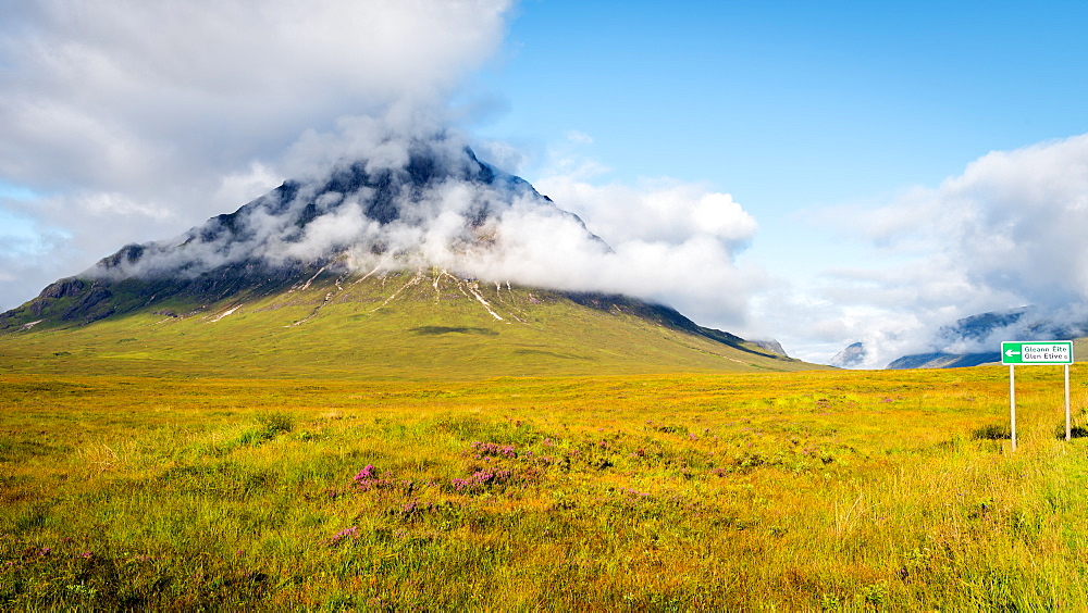 Buchaille Etive Mor, Glencoe, with sign to Glen Etive, Highlands, Scotland, United Kingdom, Europe