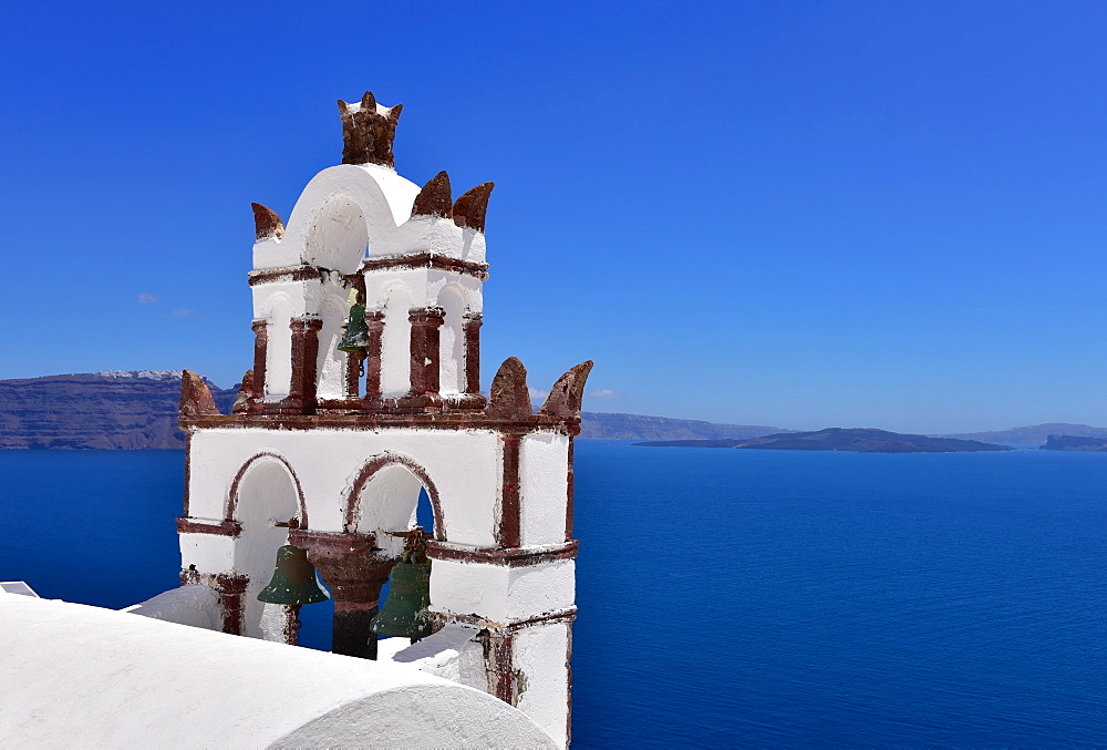 Oia Church overlooking the blue sea, Oia, Santorini, Cyclades, Aegean Islands, Greek Islands, Greece, Europe