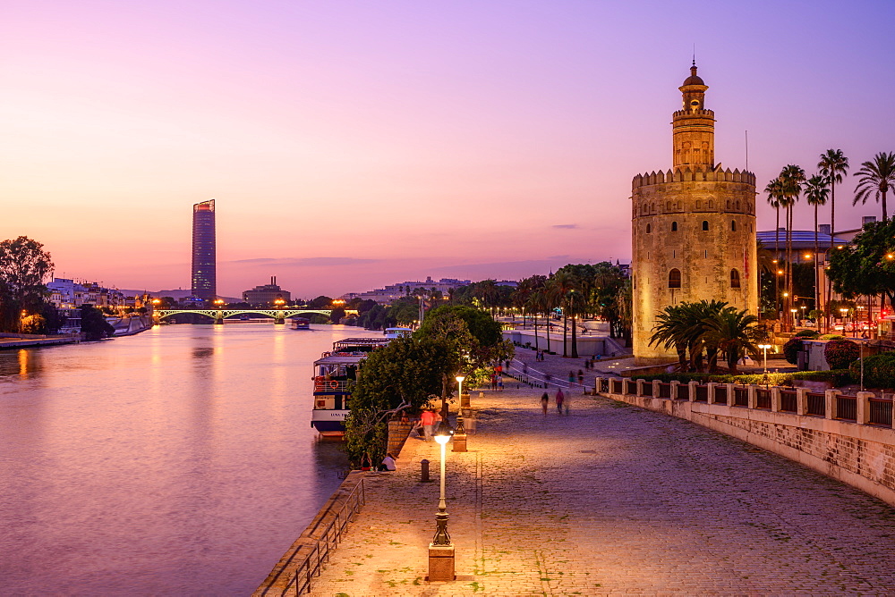 The Torre del Oro (Golden Tower) on the banks of the river Guadalquivir, Seville (Sevilla), Andalusia, Spain, Europe