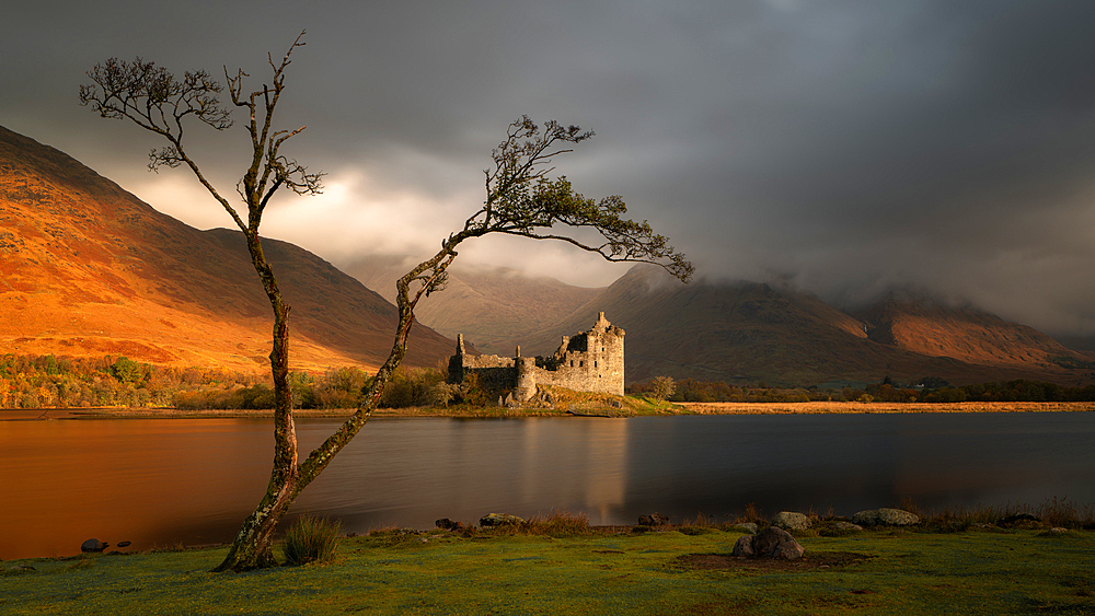 Kilchurn Castle, Loch Awe, Argyll and Bute, Scotland, United Kingdom, Europe