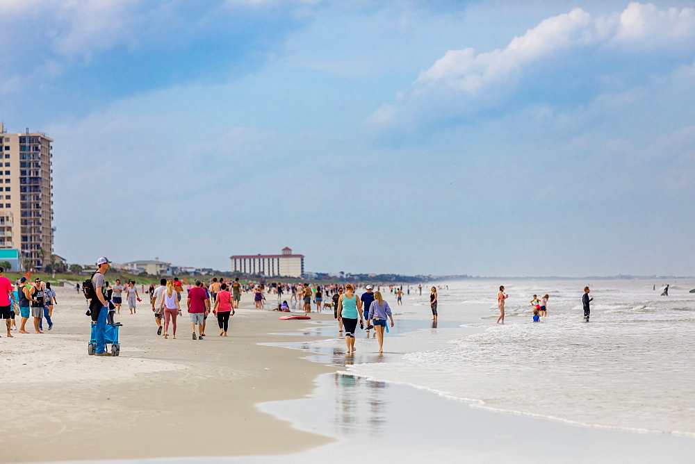 Crowds come to Jacksonville beach after it reopened during the Covid-19 Pandemic, Florida, United States of America, North America