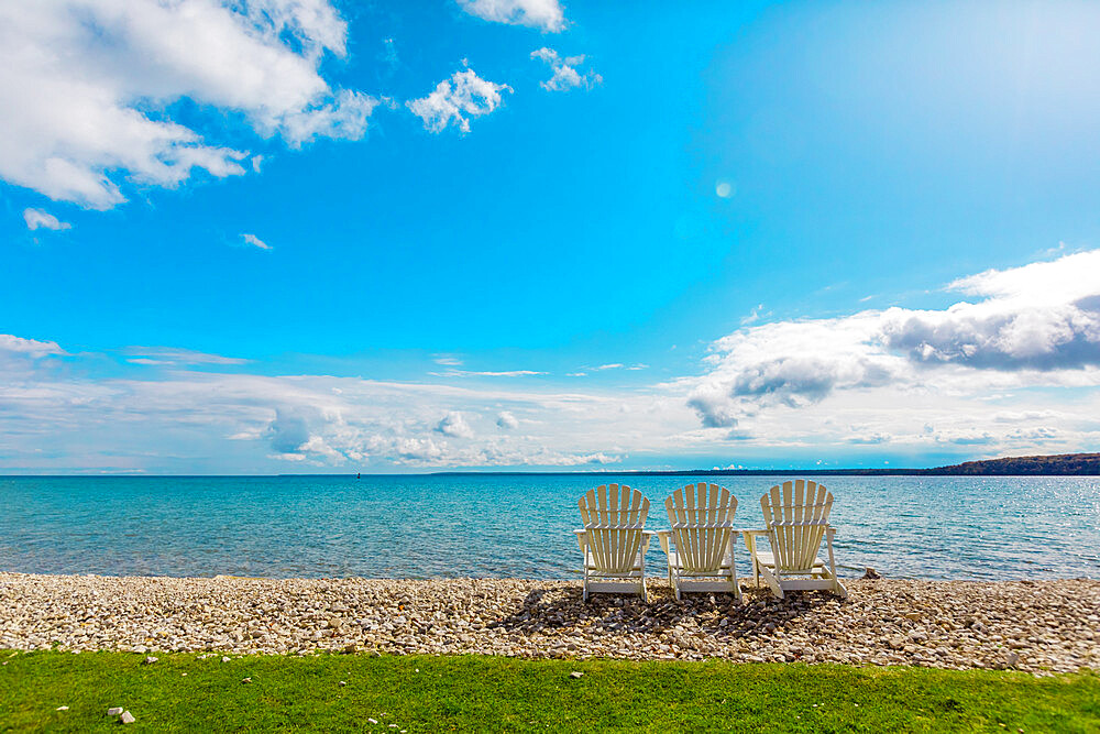 Crystal clear waters and pebbled beaches, Mackinac Island, Michigan, United States of America, North America