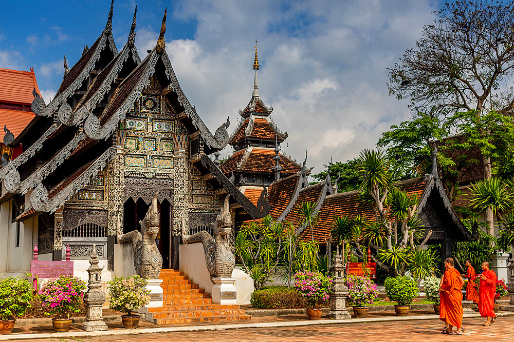 Monks at Wat Lok Moli, Chiang Mai, Thailand, Southeast Asia, Asia